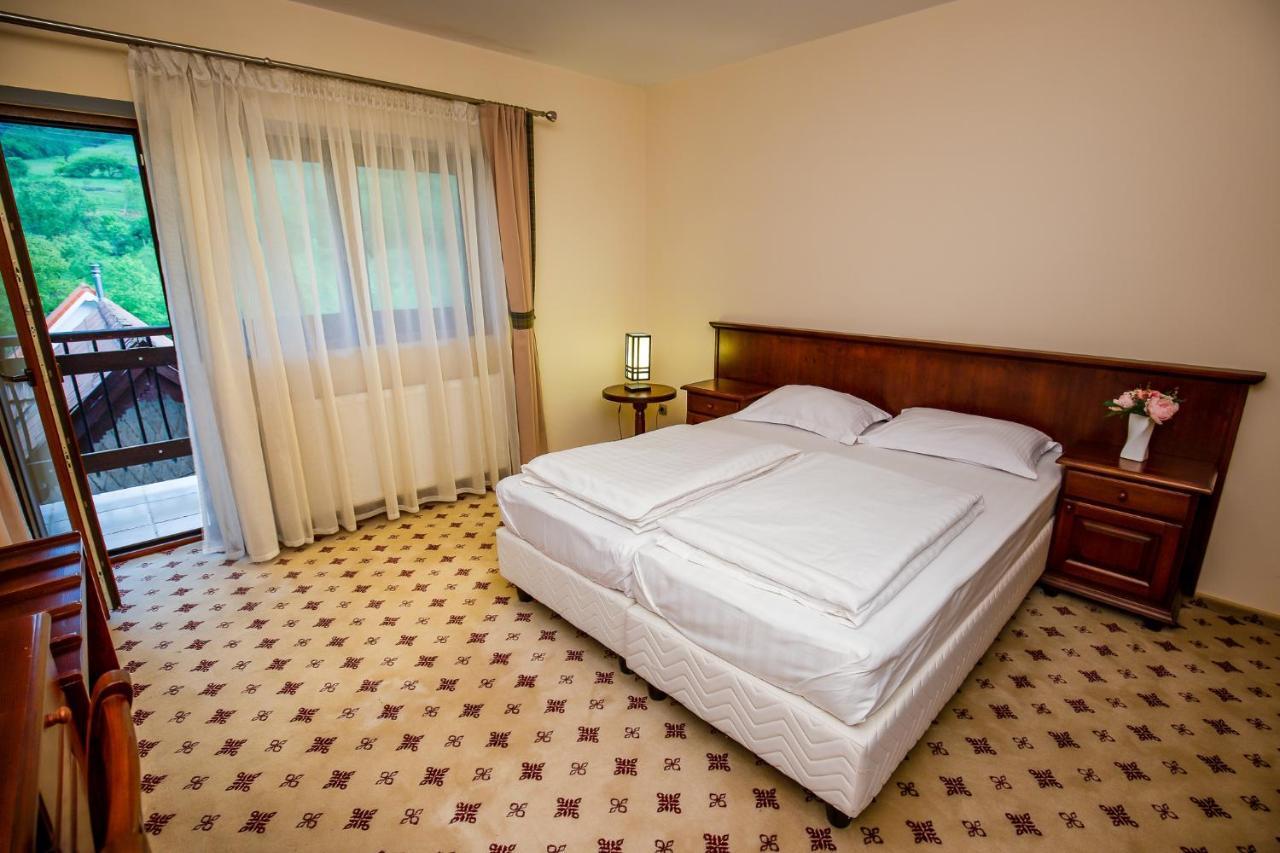 מלון Lotrioara River Retreat מראה חיצוני תמונה