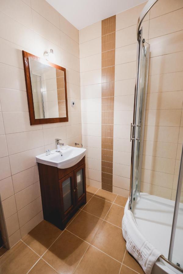 מלון Lotrioara River Retreat מראה חיצוני תמונה